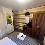 Delovely Hotel